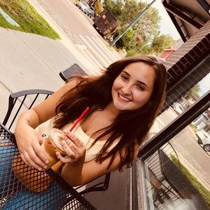 Meet your Posher, Amelia